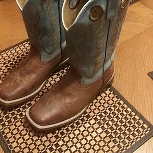Womens boots size 7, brand new, used once.